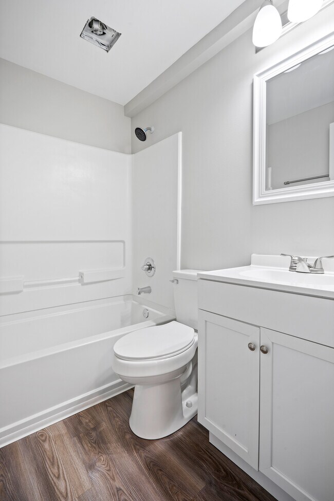 Building Photo - 117 Walnut St