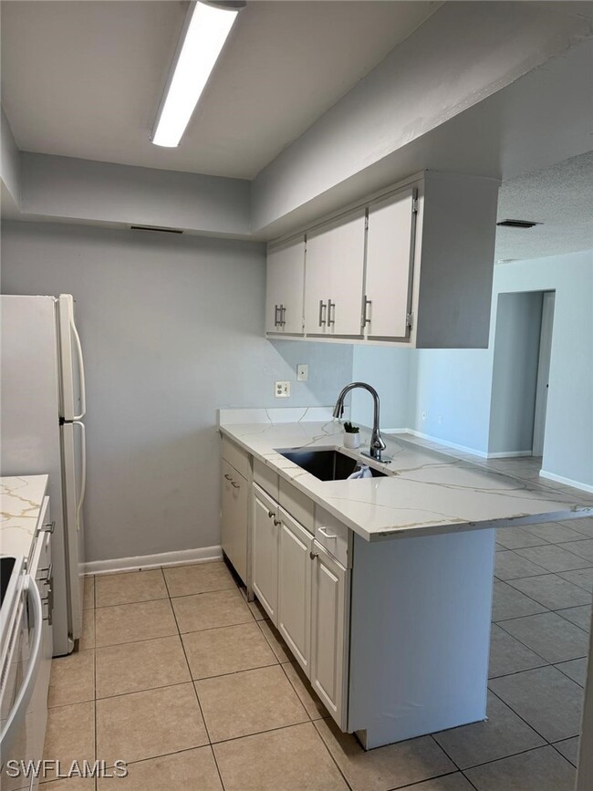 Building Photo - 3004 Santa Barbara Blvd