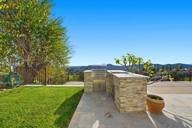 Building Photo - 5527 Burning Tree Dr