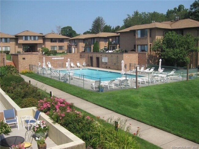 Primary Photo - 350 Grovers Ave