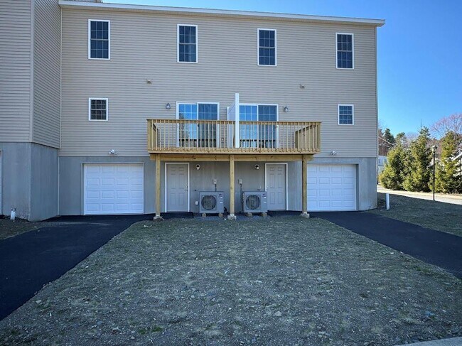 Building Photo - 2 Hudson Cir