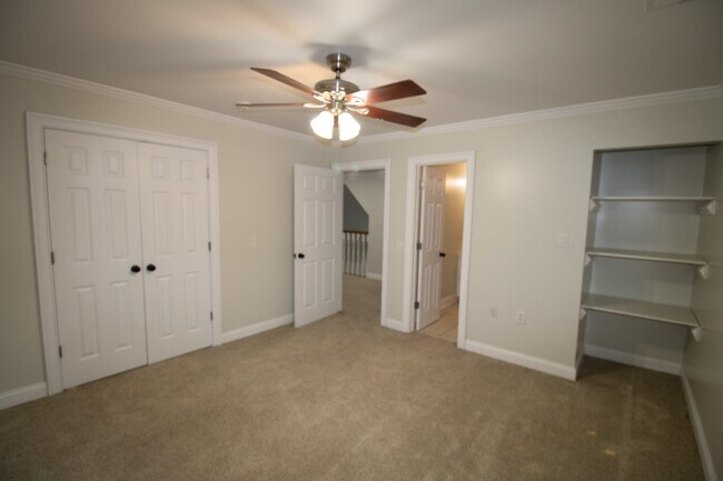 Building Photo - 906 Monarch Cir
