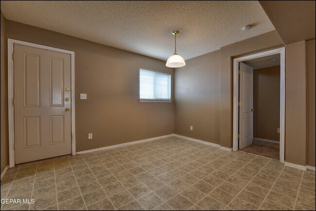 Building Photo - 3404 Blue Earth Ln