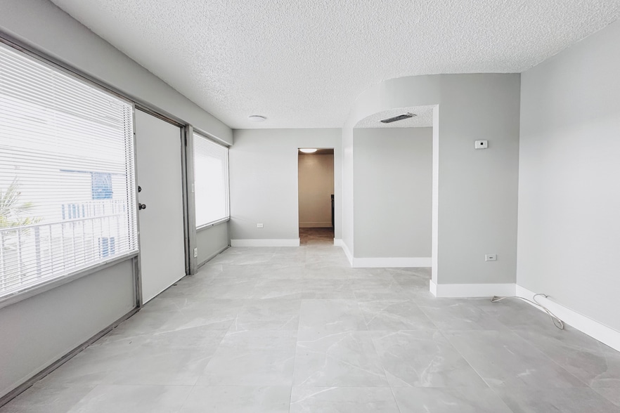 Primary Photo - 2bd/1bath with Central AC