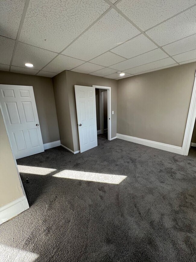 Building Photo - Newly Renovated 3 Bedroom, 1 Bathroom in Spring Hill- Central Air and Brand New Kitchen!!