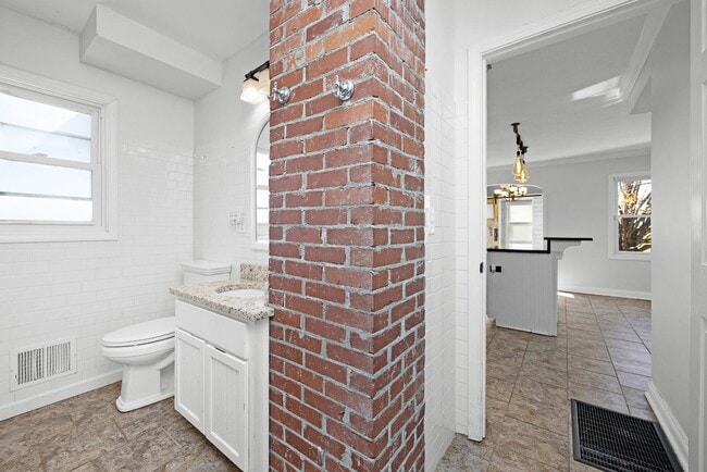 Building Photo - 180 White Mills Glendale Rd W