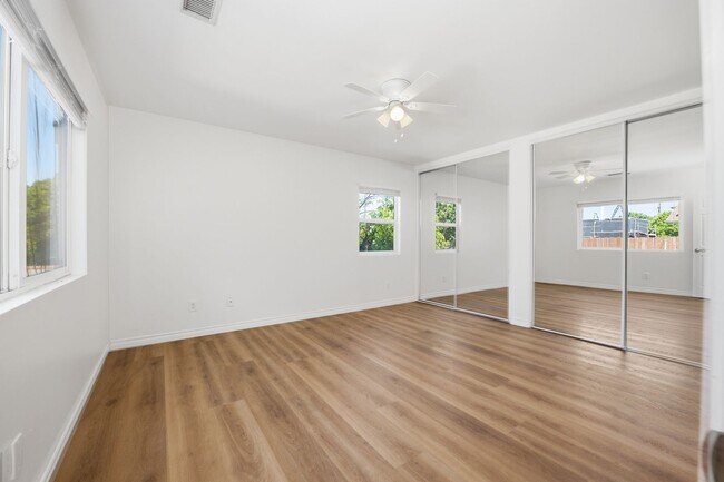 Building Photo - Spacious private backyard!