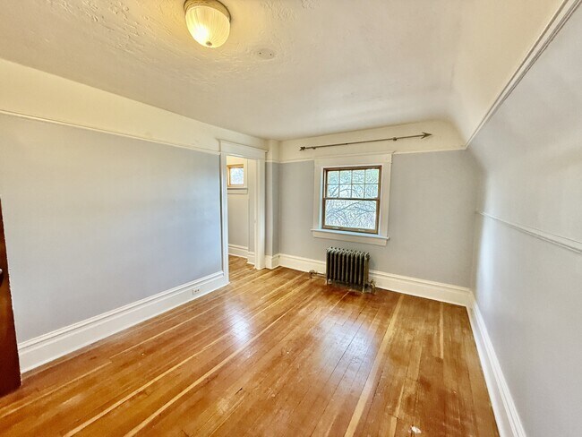 Building Photo - 1228 Bryan Ave