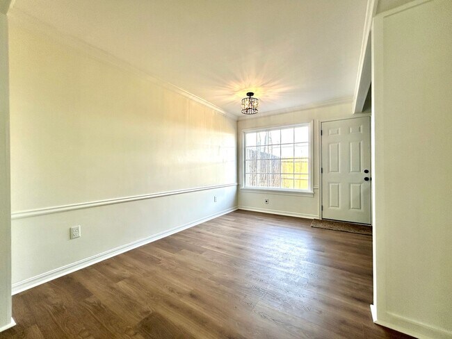 Building Photo - Well appointed 2 bed, 2.5 bath Townhouse Partial Utilities Included!