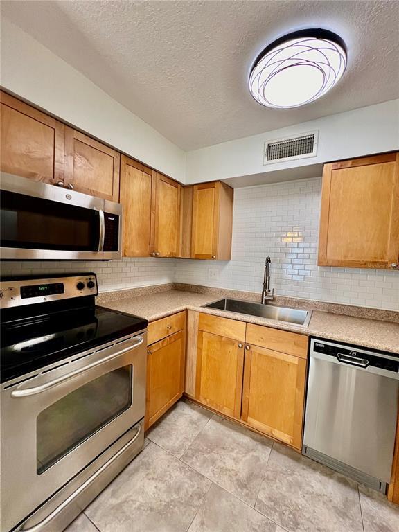Building Photo - 5111 Coquina Key Dr SE