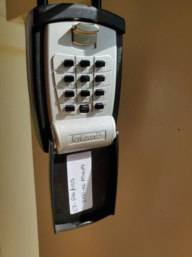 Building Photo - 501 Plaza Dr