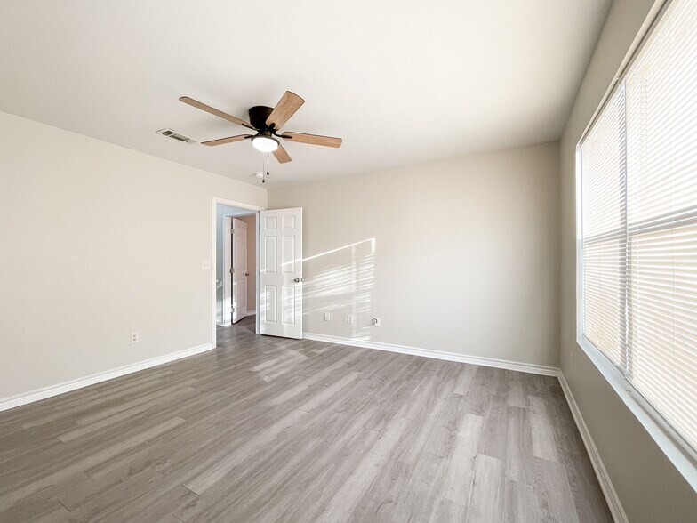 Building Photo - 309 Gurley Ln