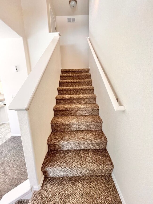 Building Photo - Spacious 3 Bedroom, 2.5 Bathroom Just South of Loveland