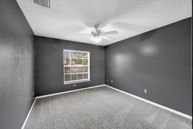 Building Photo - 214 SW Milburn Cir
