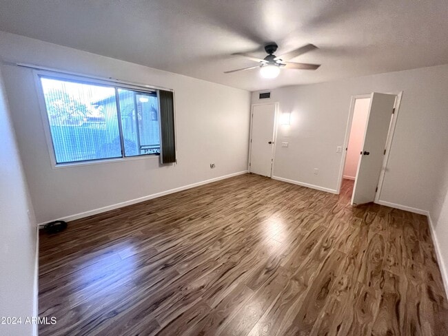 Building Photo - 9815 W Lancaster Dr