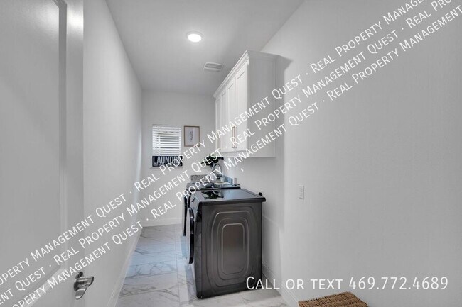 Building Photo - 1767 Shumard St