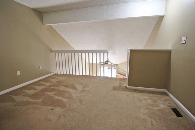 Building Photo - 1 Bedroom, 1.5 Bathroom at Timberlake Cond...