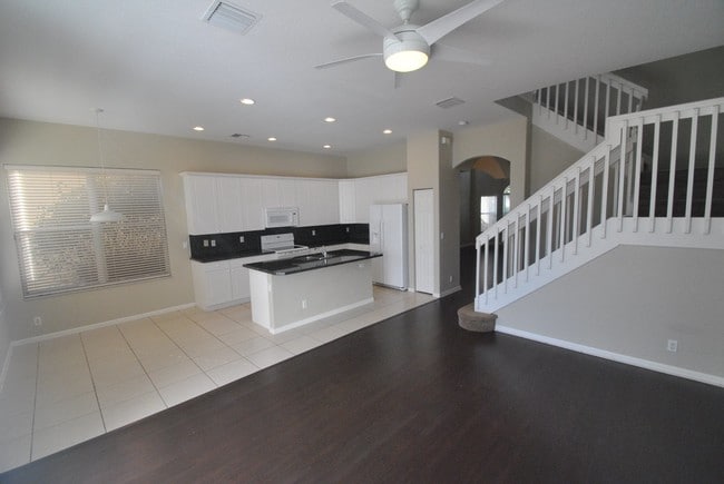 Building Photo - 1145 E Magnolia Cir