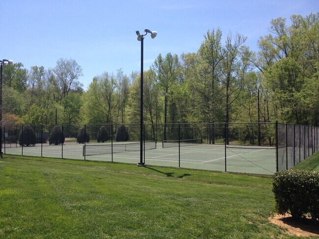 Building Photo - 3811 Armitage Dr