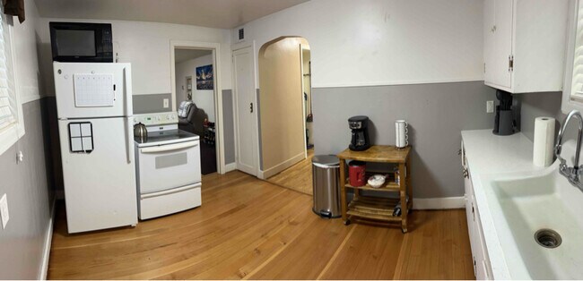 Building Photo - 1030 N 9th St