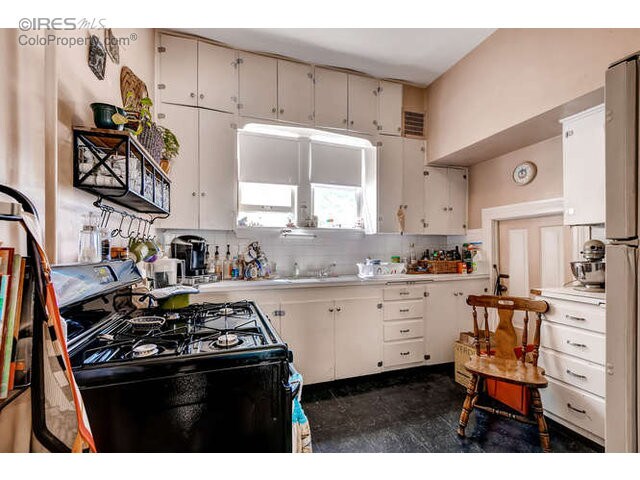 Building Photo - 1329 11th Ave