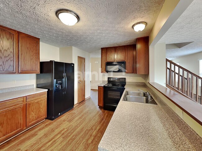 Building Photo - 336 Sycamore Dr