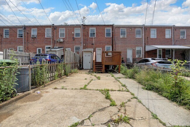 Building Photo - 434 Folcroft St