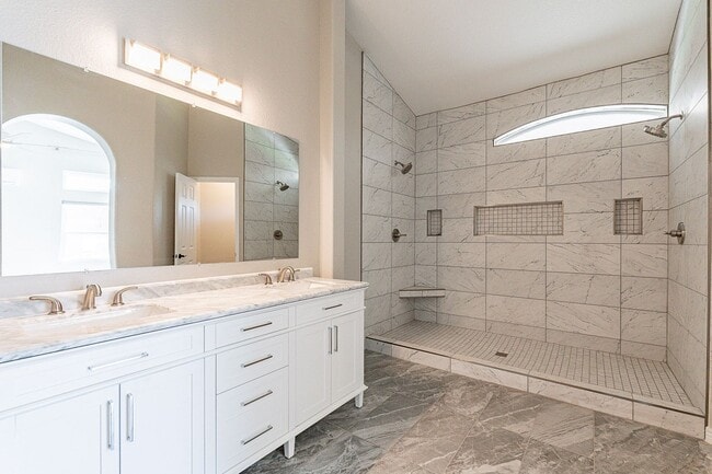 Building Photo - Charming 4-Bedroom Home with Luxurious Poo...