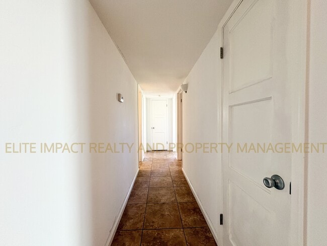 Building Photo - 5621 E Lester St