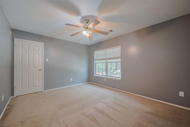 Building Photo - 3927 Flatwood Dr