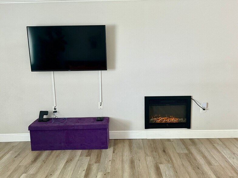 Building Photo - 13729 Cox Ave