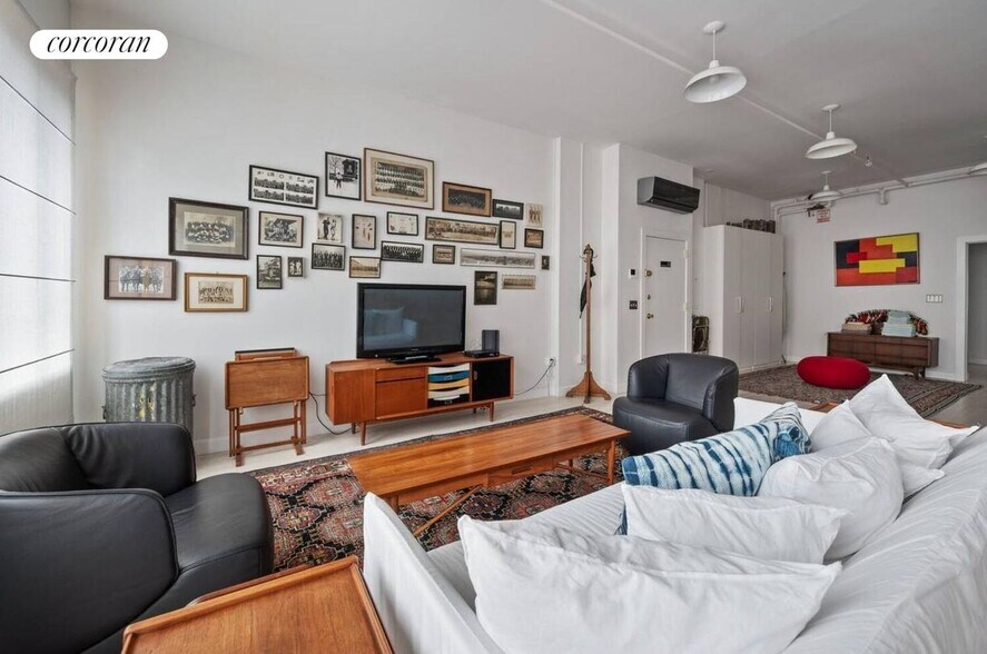 Building Photo - 460 W Broadway