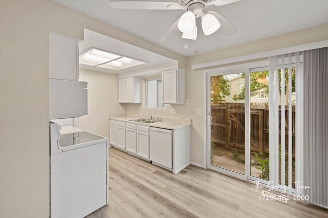 Building Photo - La Jolla 2BD Two-Story Townhome convenient...