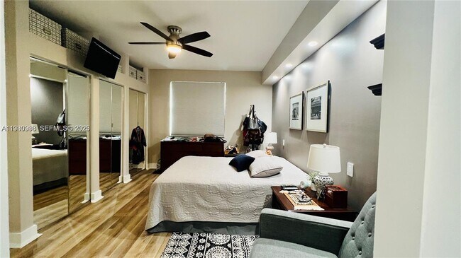 Building Photo - 7900 Harbor Island Dr