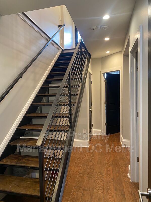 Building Photo - 715 Florida Ave NE