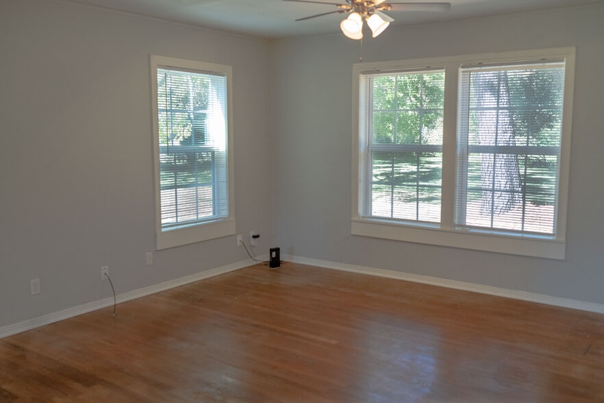 Living room - 560 W Hwy 243
