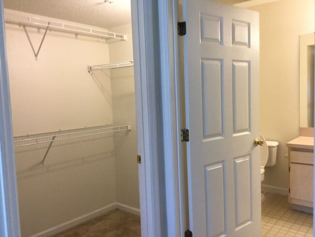 Building Photo - 2/2-East Orlando/Waterford Lakes Condo