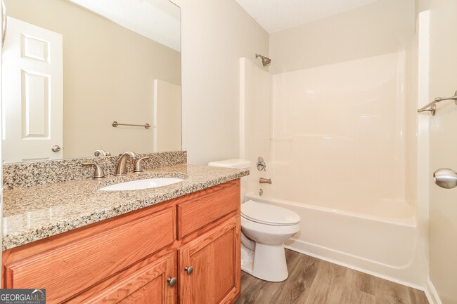 Building Photo - 13 Windrush Dr