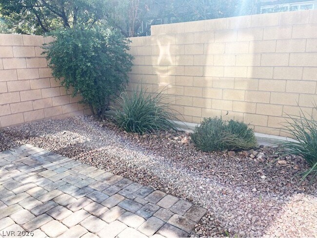 Building Photo - 5363 Lazy Breeze Ave