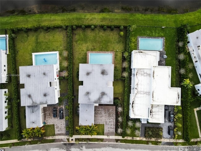 Building Photo - 16580 Sunset Way