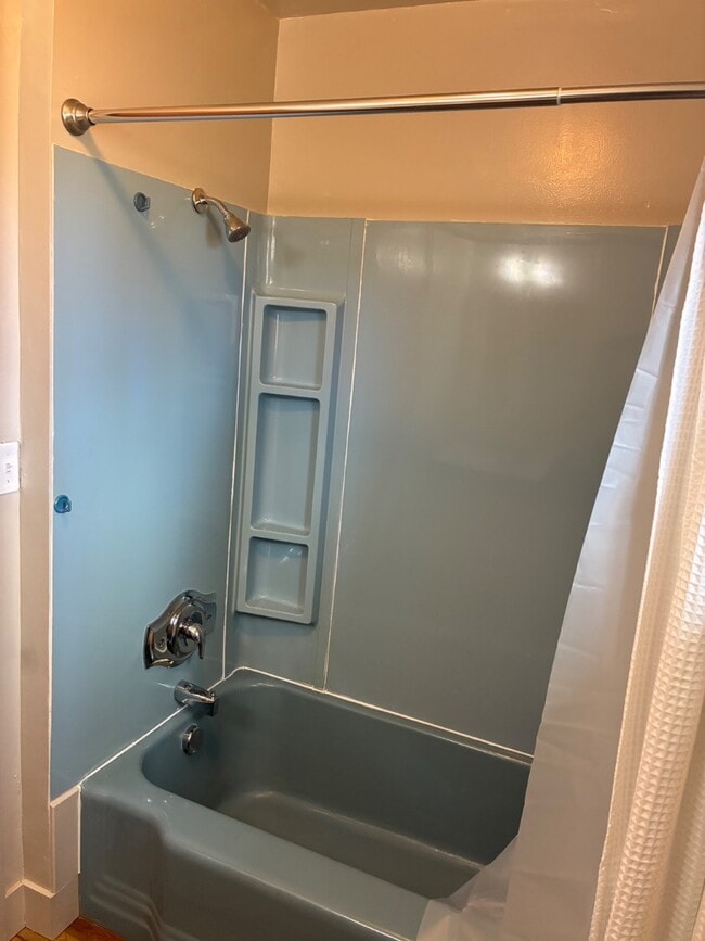 Building Photo - 1001 7th St