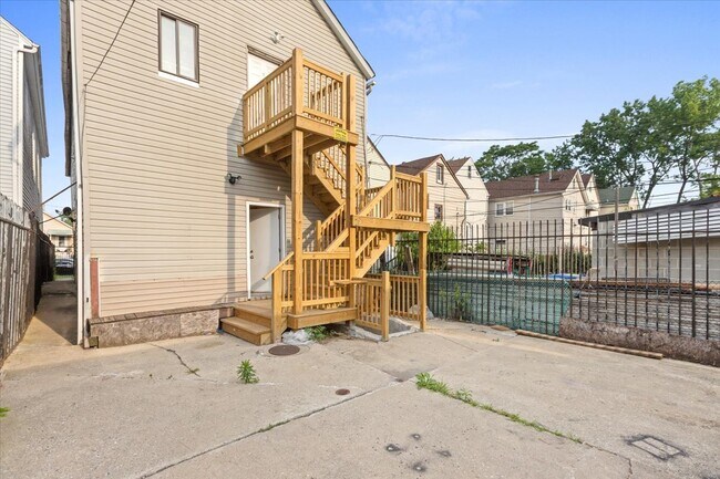 Building Photo - 4841 S Loomis Blvd