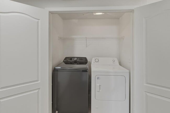 Building Photo - 6800 Dorita Ave