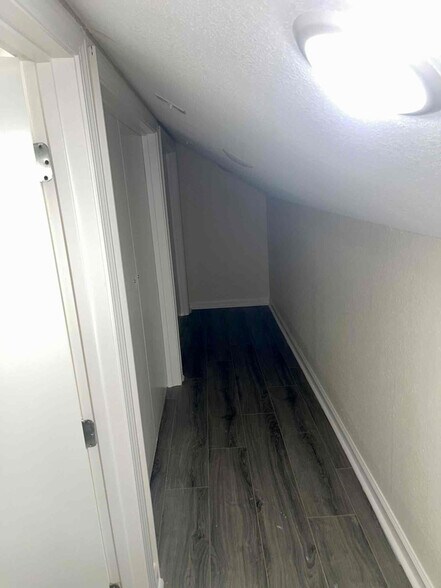 Building Photo - 404 E 18th St