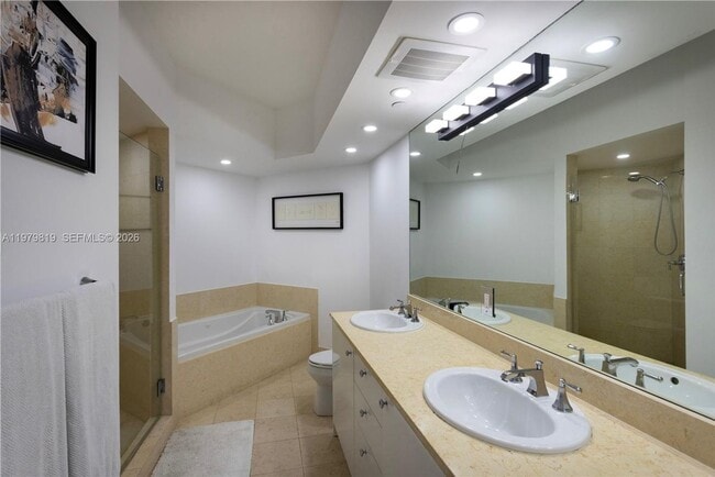 Building Photo - 19900 E Country Club Dr