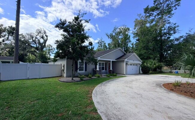 Building Photo - 3206 Oak Bluff Ln