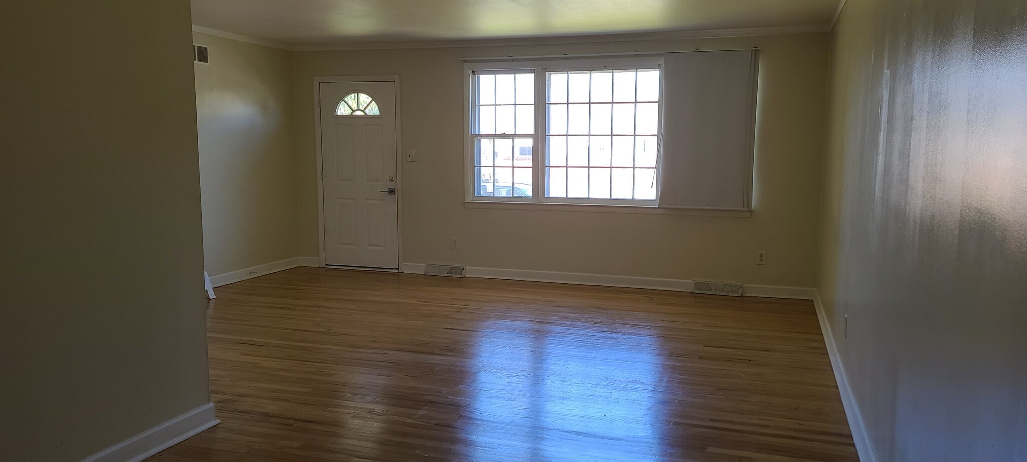 Living room - 328 Bradley Rd