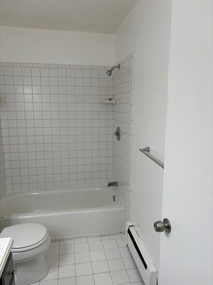 Building Photo - 803 Plate St