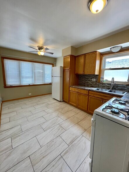 Building Photo - 5735 S Meade Ave