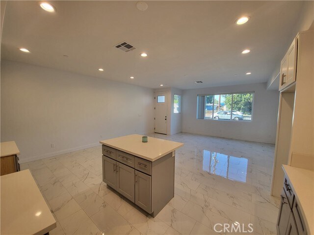 Building Photo - 14614 Vanowen St